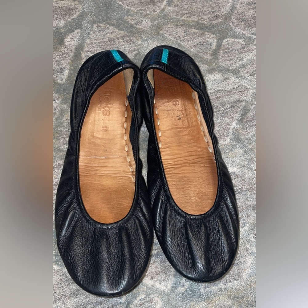Size 11 Matte black Tieks